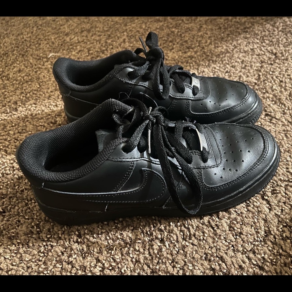 black air force 1’s